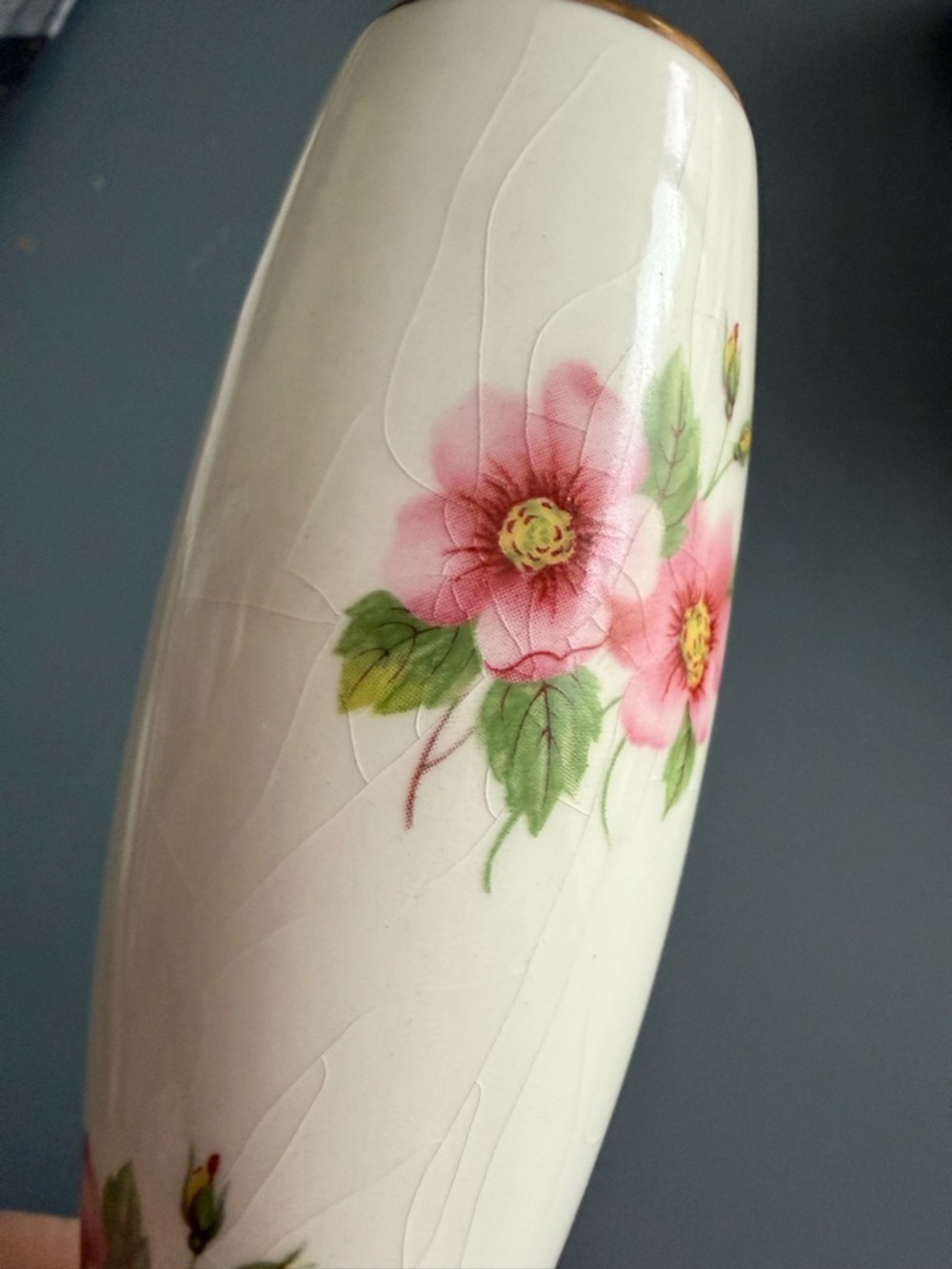 Delicate White Porcelain Bud Vase with Pink Floral Motif and Gold Rim - Picture 4 of 4